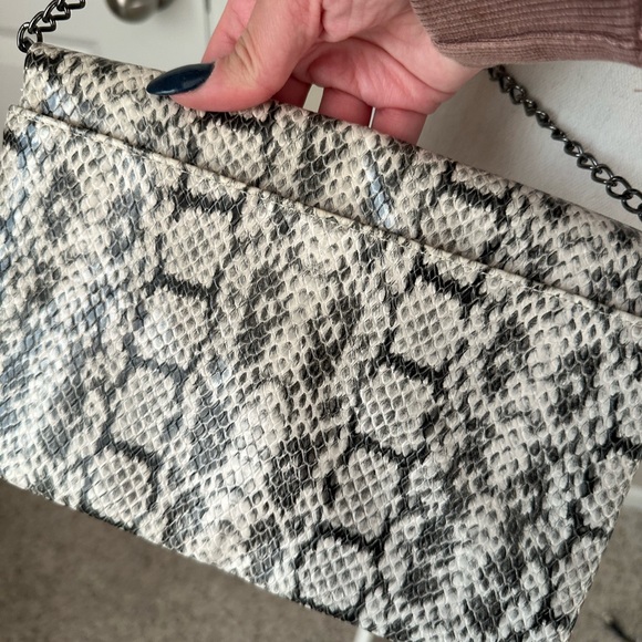 Snakeskin Pattern Crossbody Bag - Picture 5 of 9
